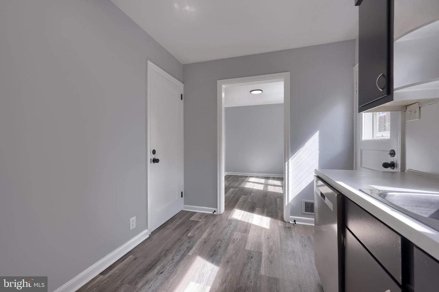 335 Lincoln Avenue photo 16