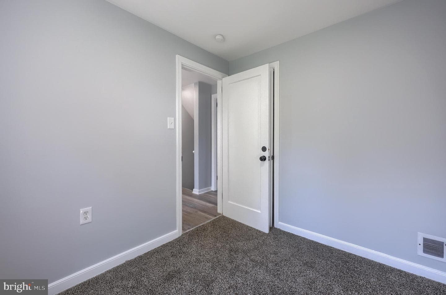 335 Lincoln Avenue photo 24