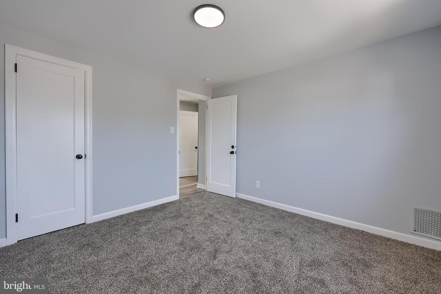 335 Lincoln Avenue photo 25