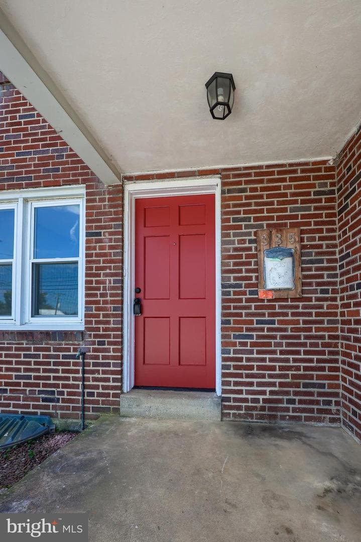 335 Lincoln Avenue photo 3
