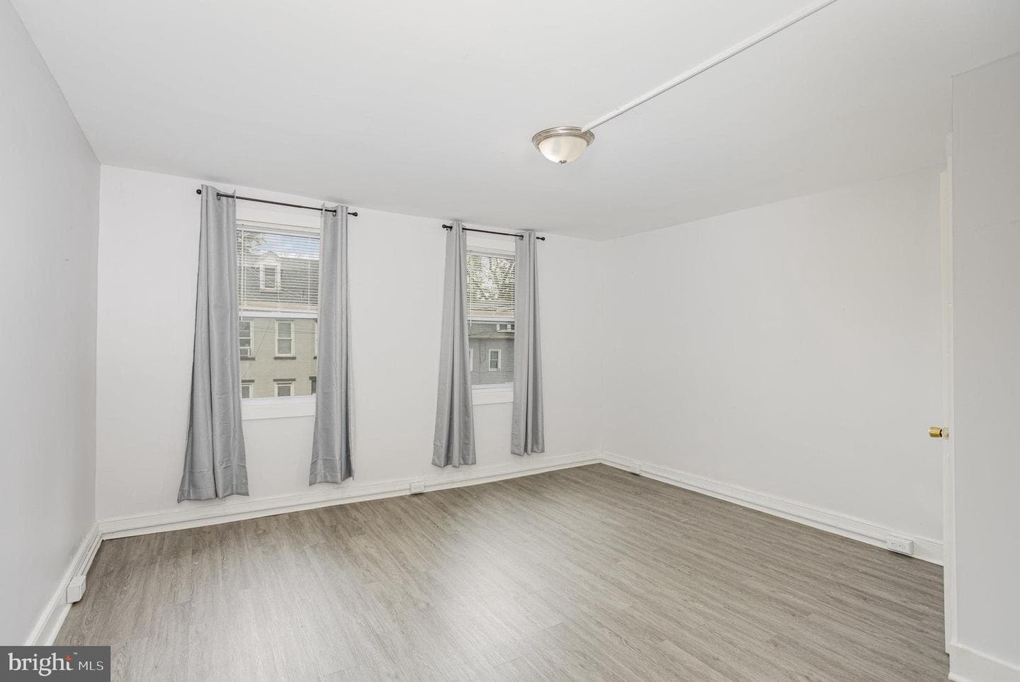 459 S Queen Street photo 13