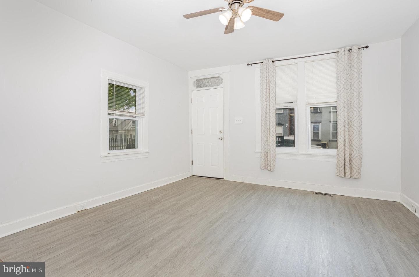 459 S Queen Street photo 5