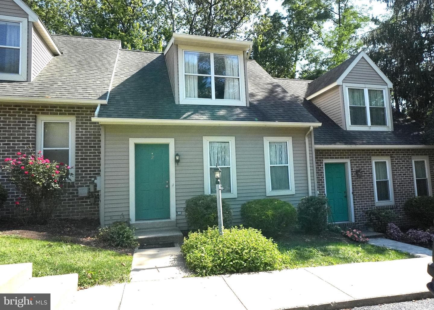 2 Westpointe Drive photo 1