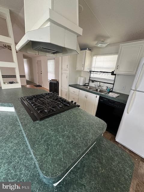 556 Holly Drive photo 8