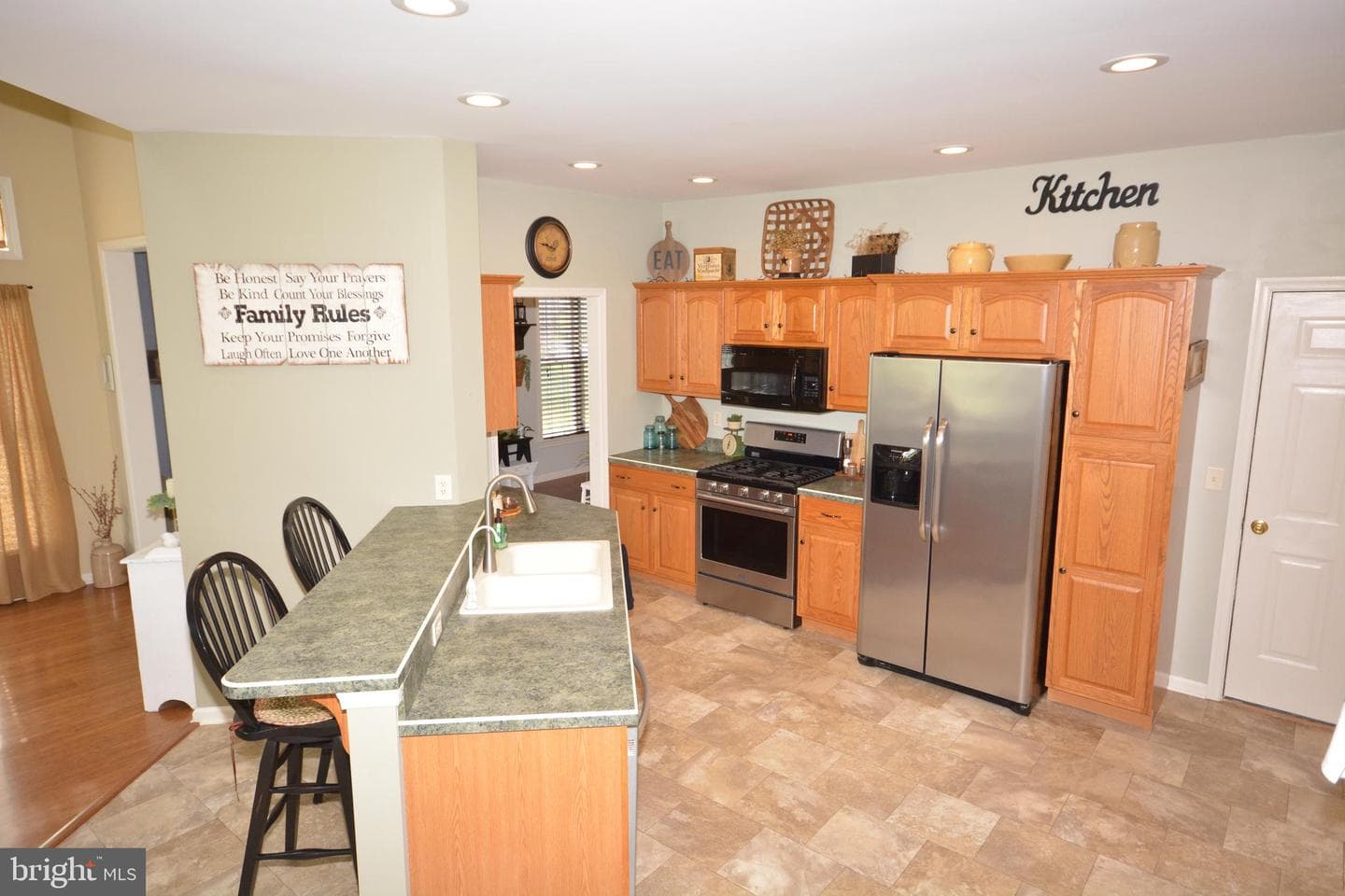84 Weaver Avenue photo 15