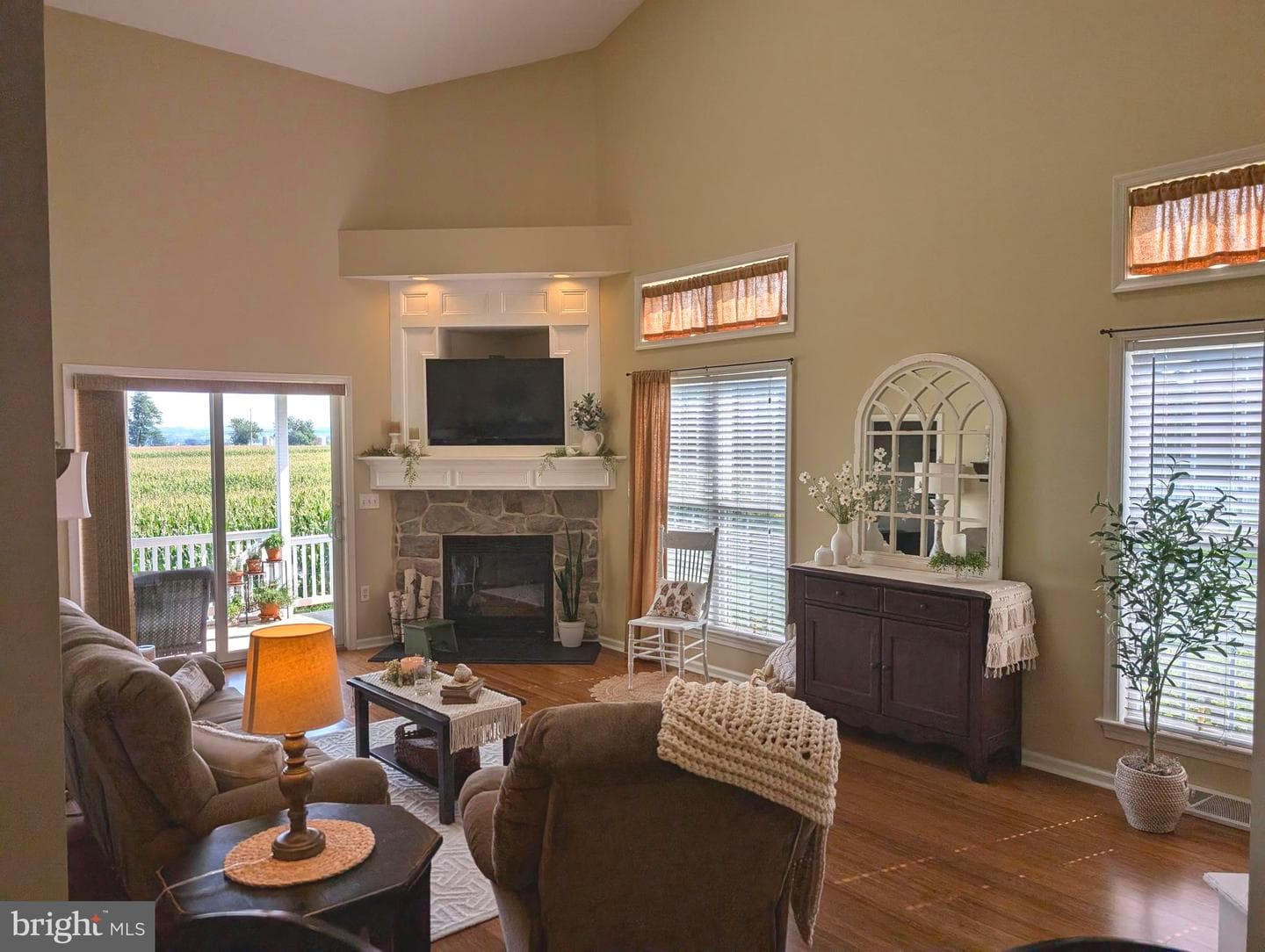 84 Weaver Avenue photo 3