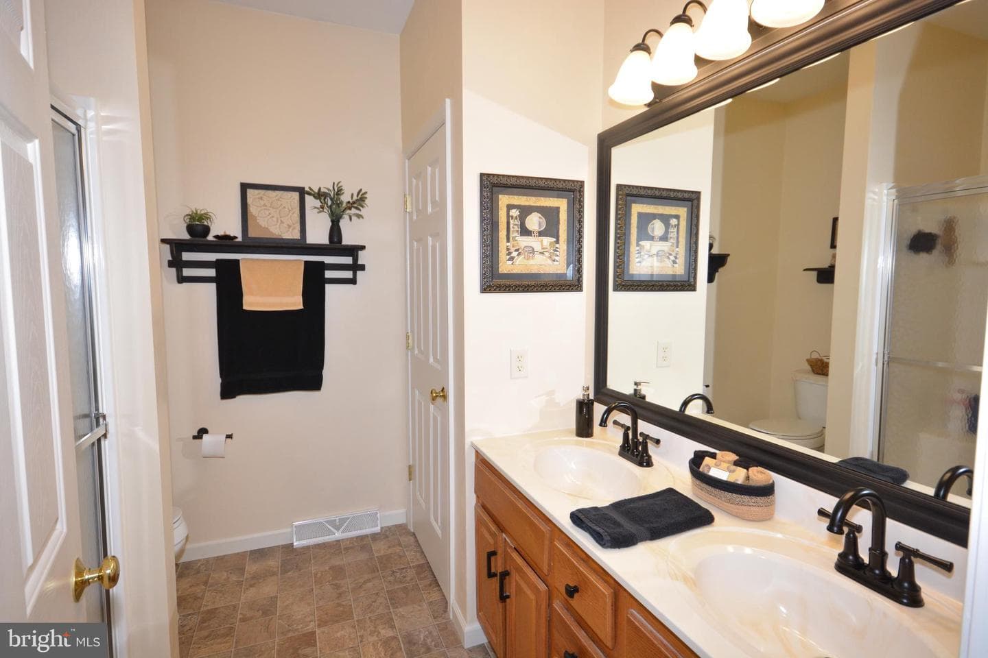 84 Weaver Avenue photo 8