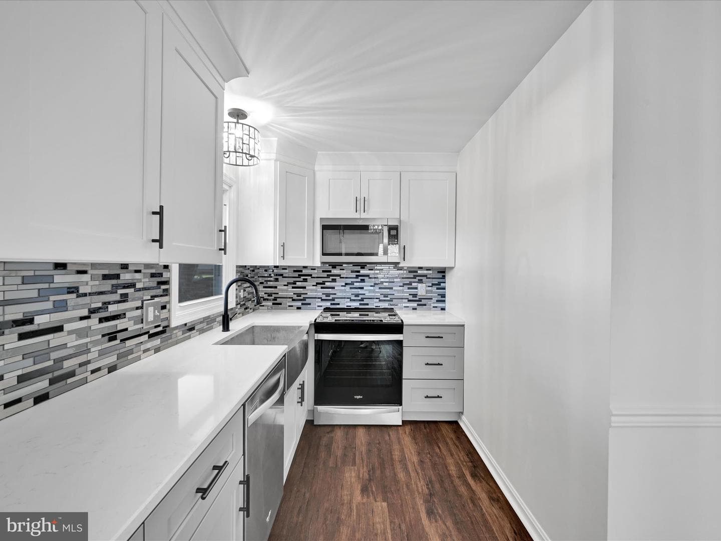 704 Lincoln photo 12