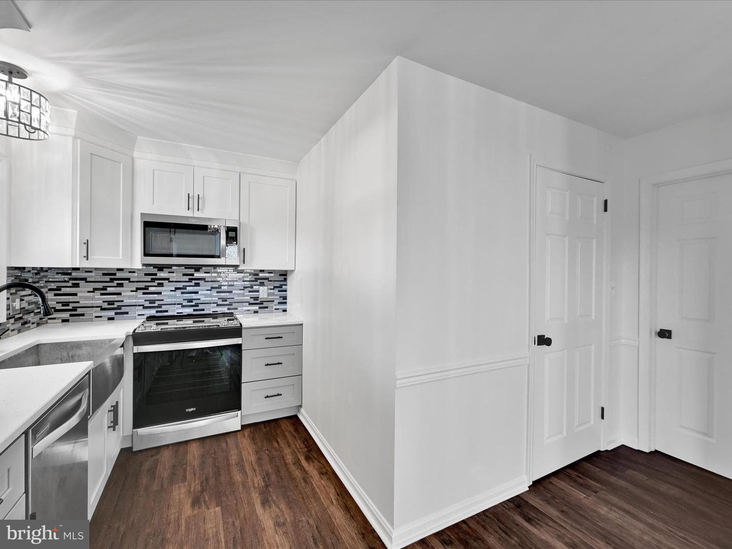 704 Lincoln photo 14