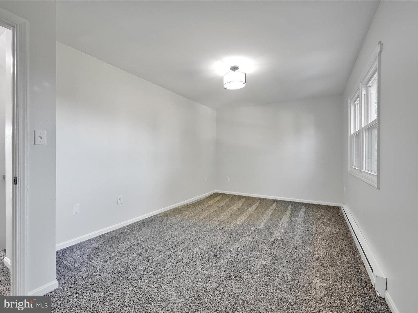 704 Lincoln photo 16