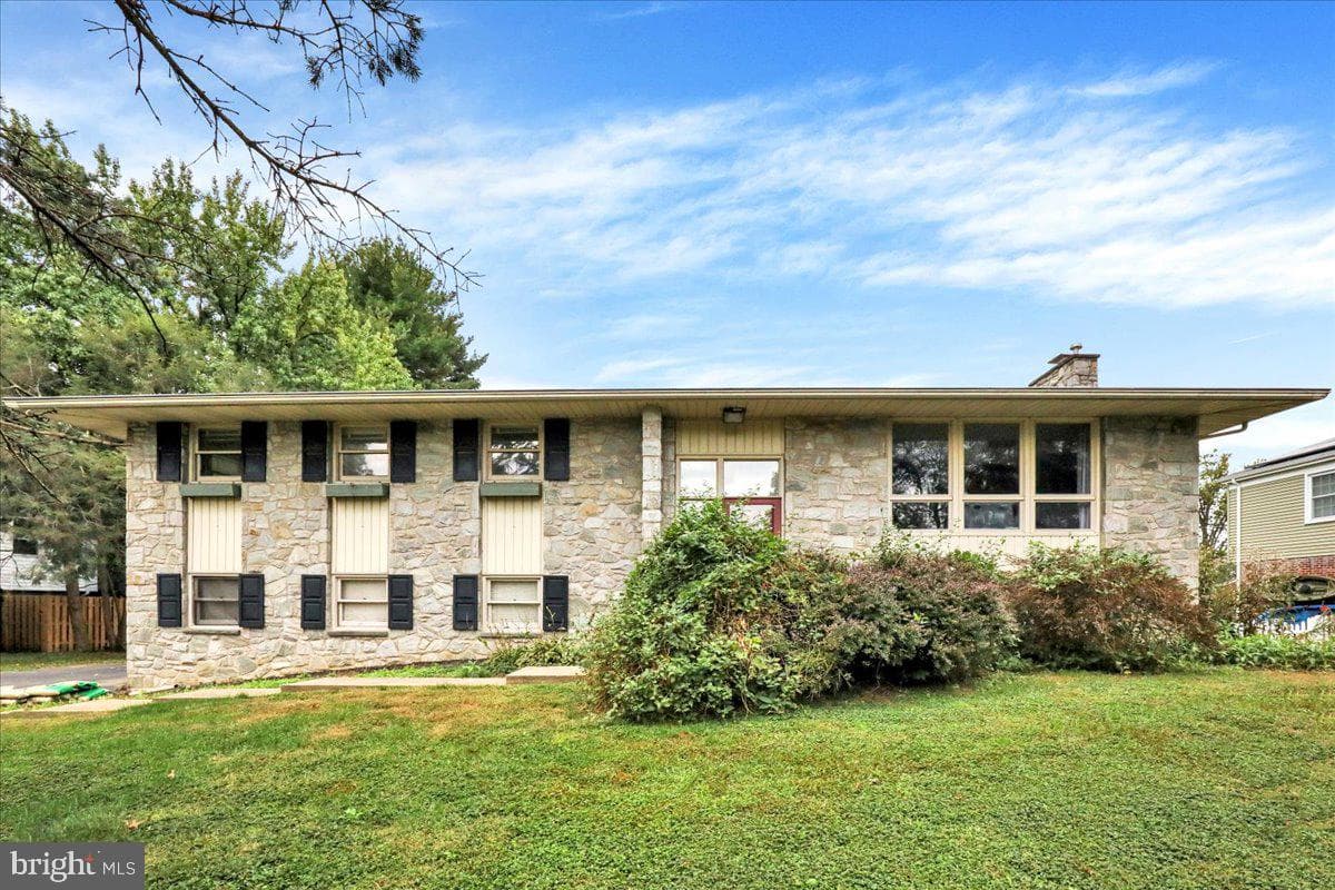 1958 Geraldson Drive photo 1