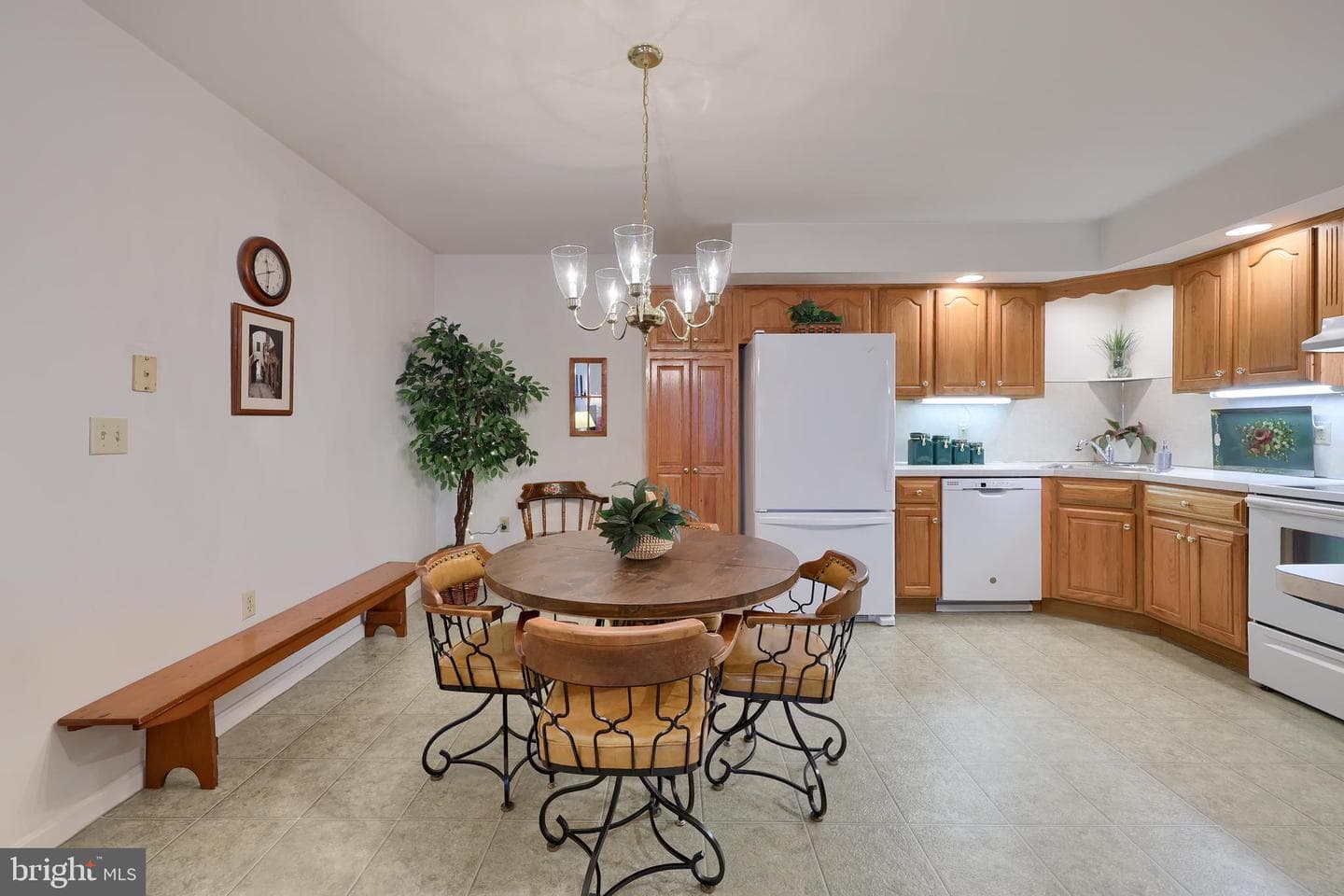 132 E Jackson Street photo 15