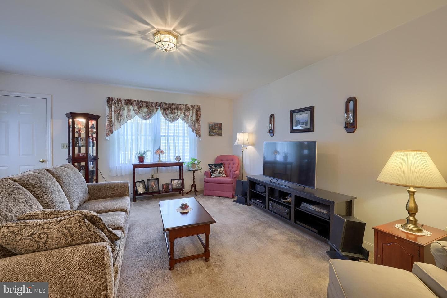 132 E Jackson Street photo 5