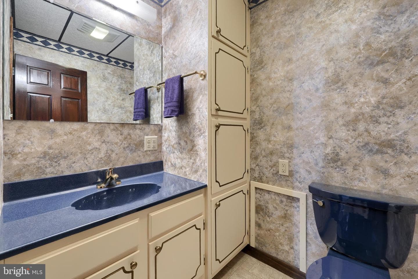 2435 Honeysuckle Lane photo 37
