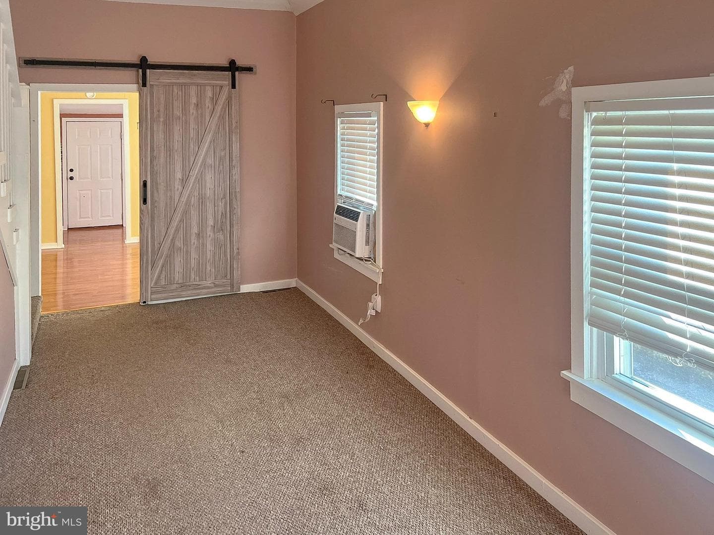 237 Oak Road photo 2