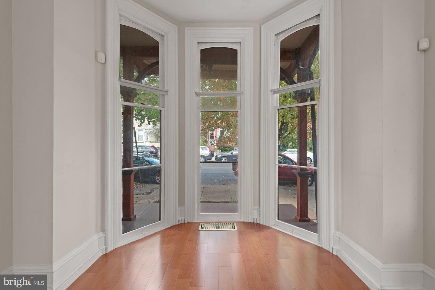 422 W James Street photo 11