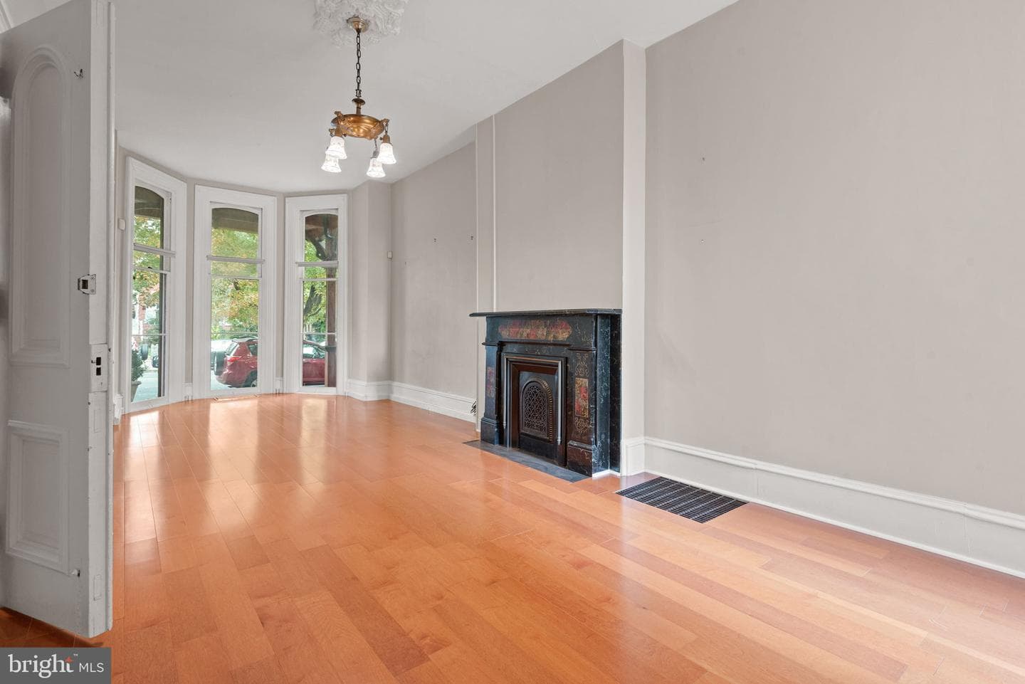 422 W James Street photo 13