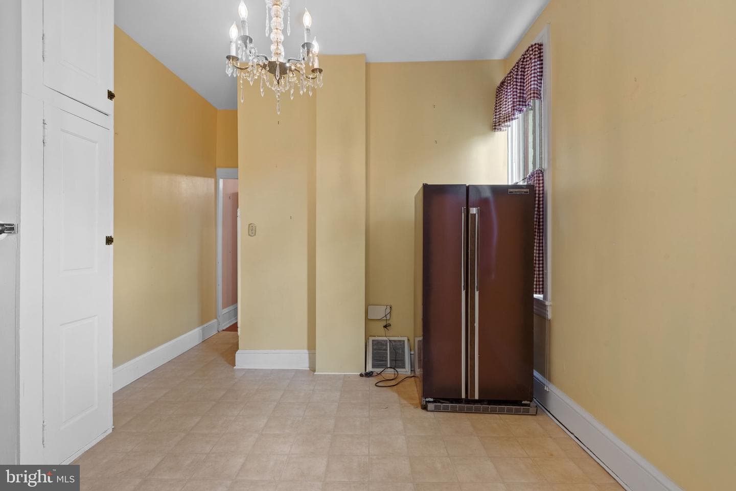 422 W James Street photo 22