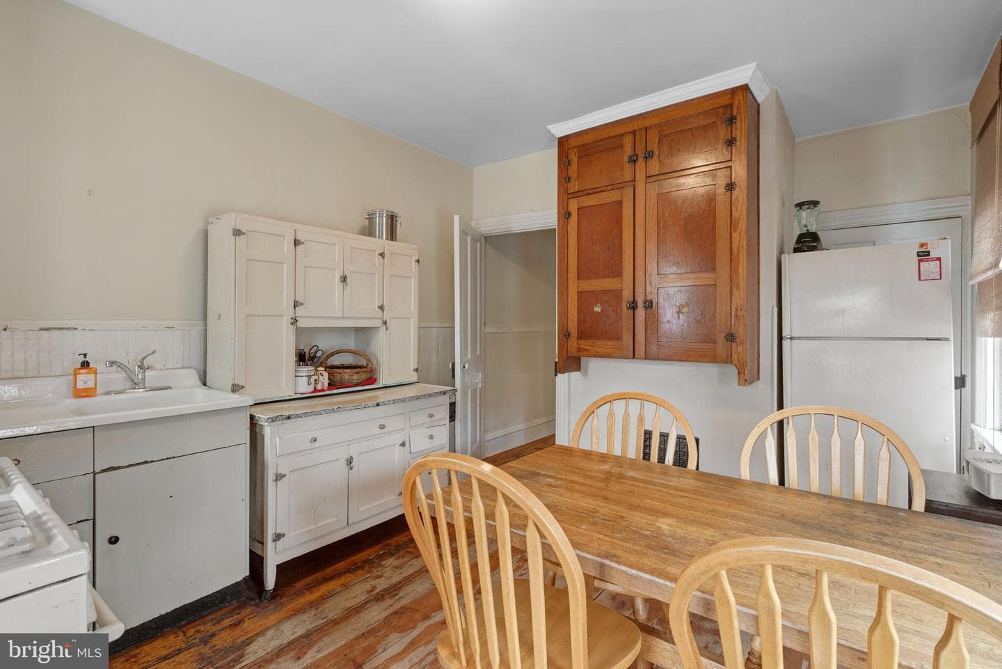 422 W James Street photo 34