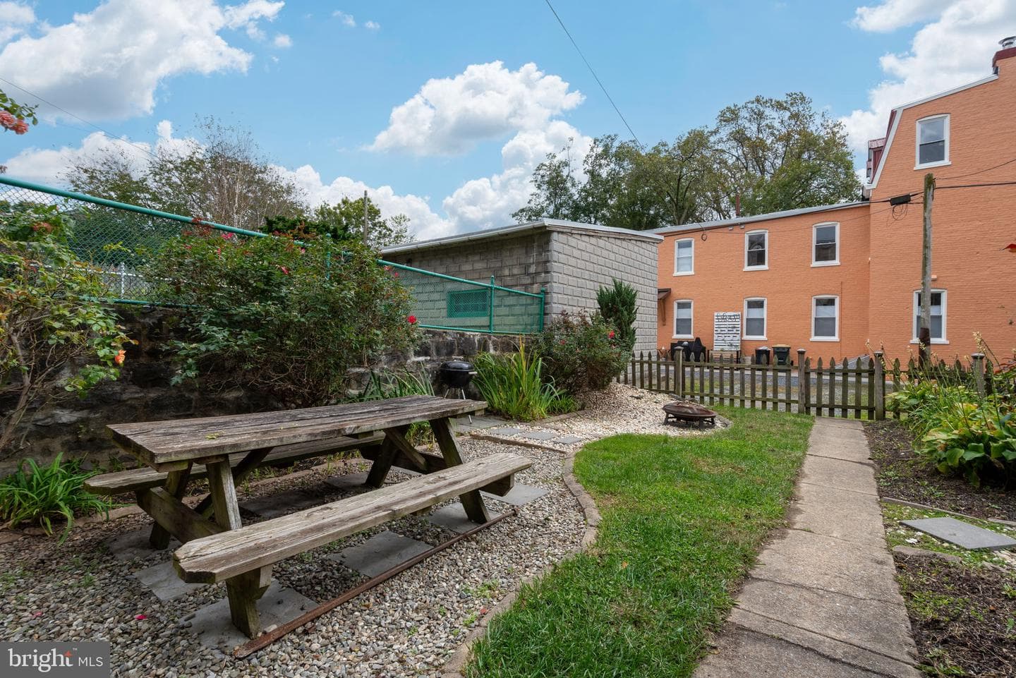 422 W James Street photo 48