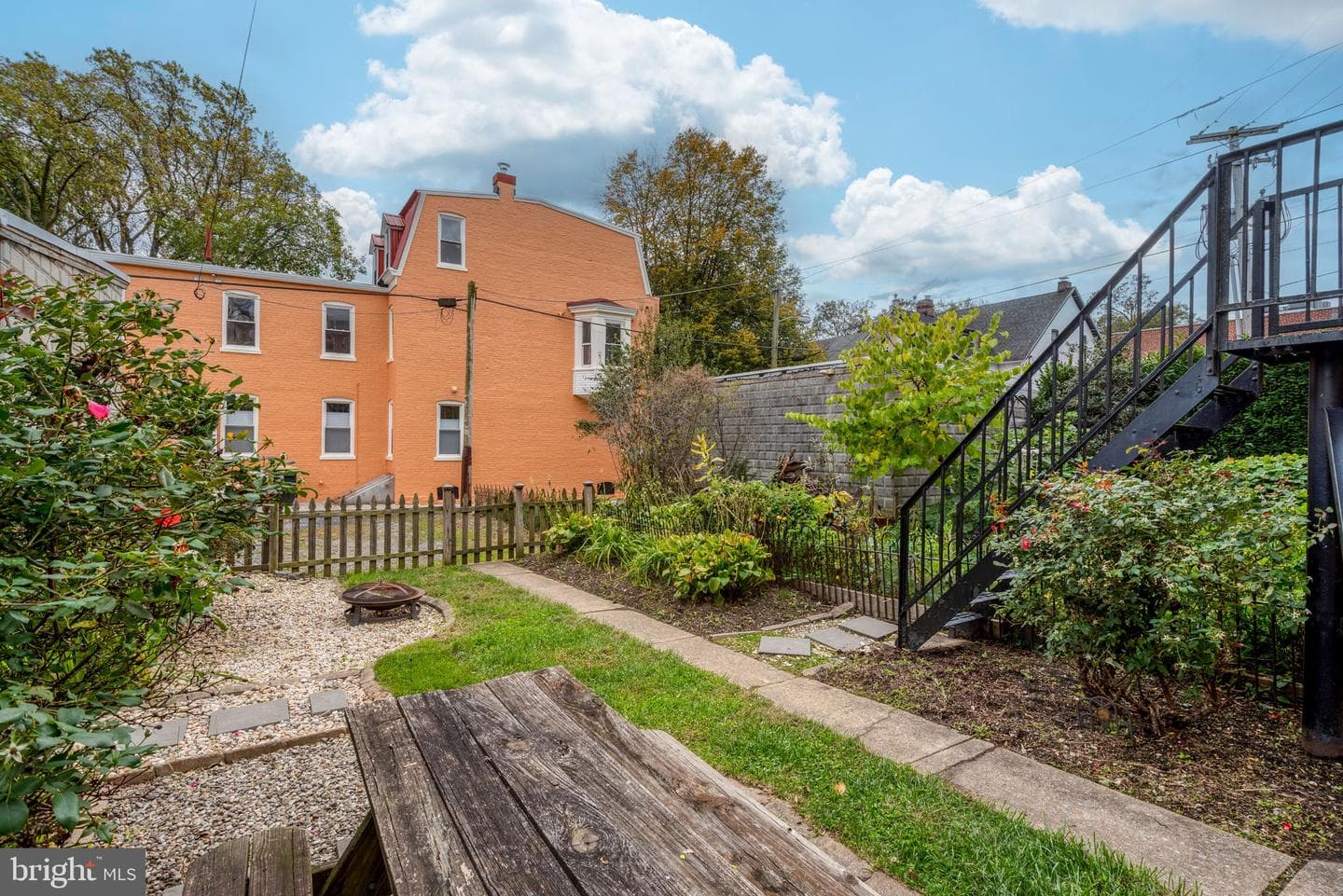 422 W James Street photo 49