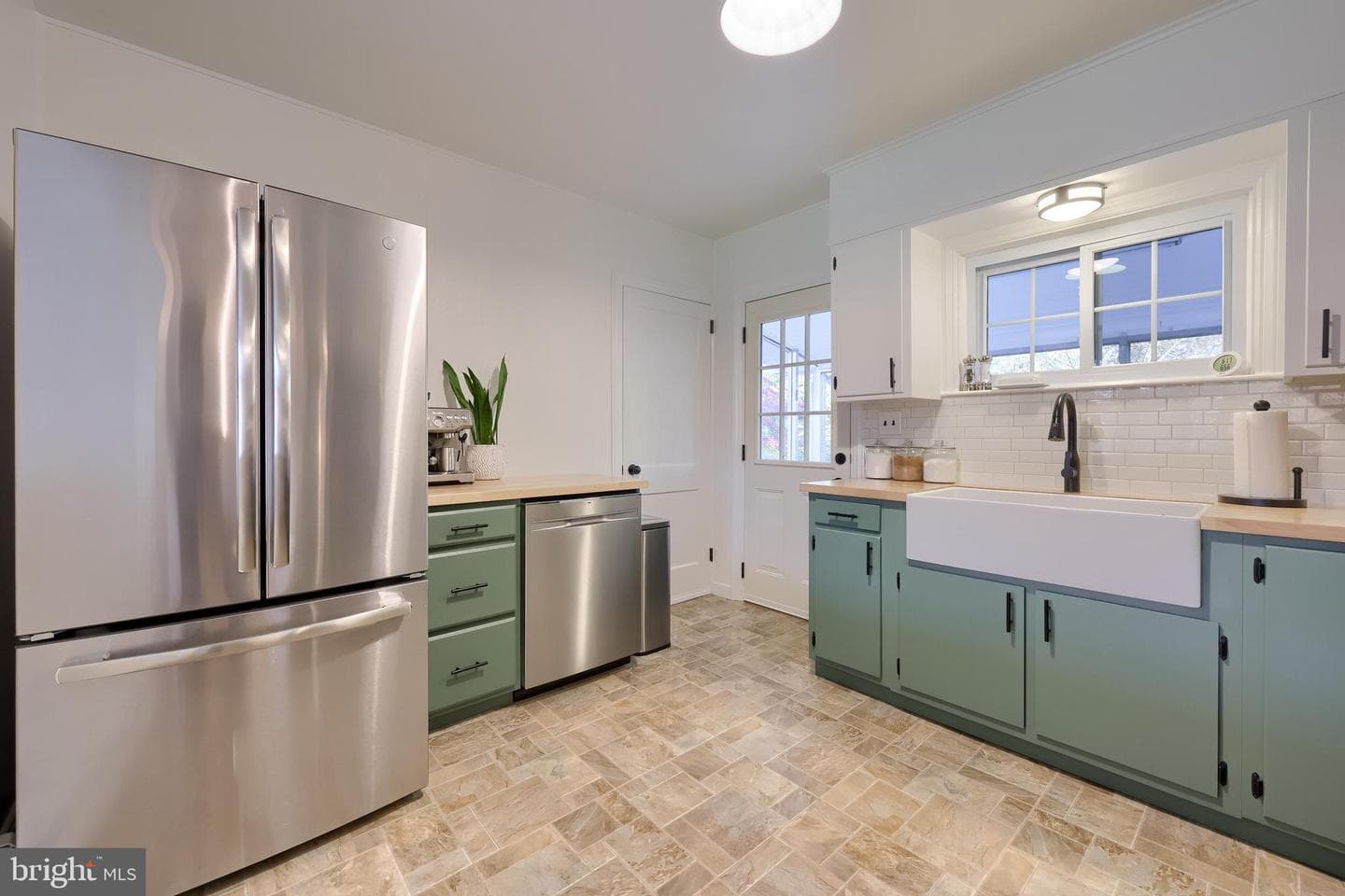 1514 Hollywood Drive photo 3