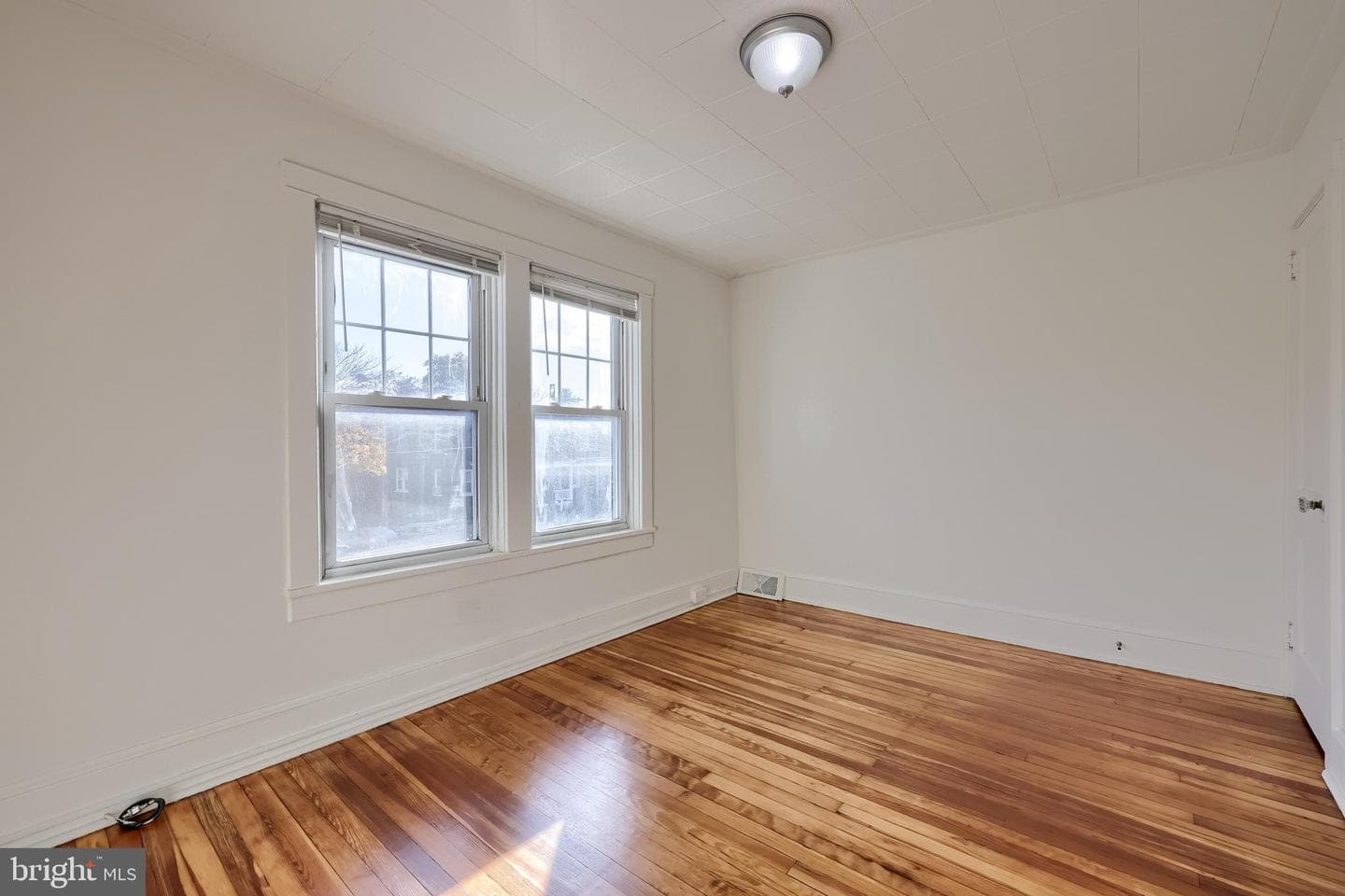 661 Lehigh Avenue photo 17