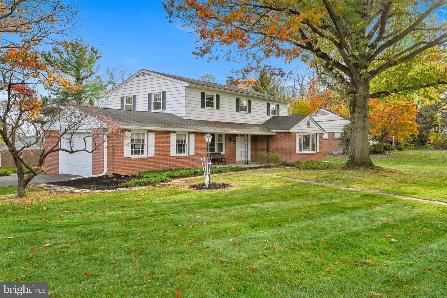 821 Hillaire Road photo 3