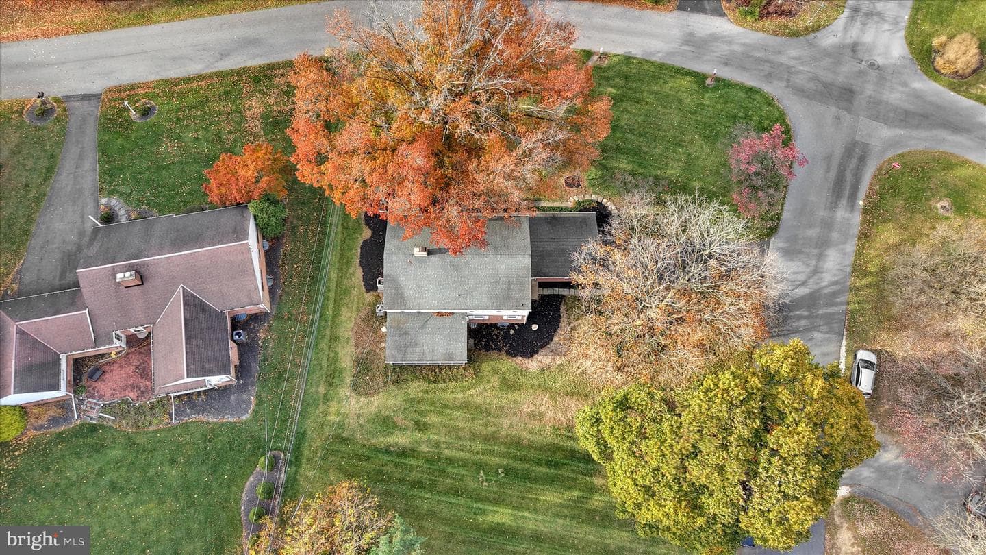 821 Hillaire Road photo 44