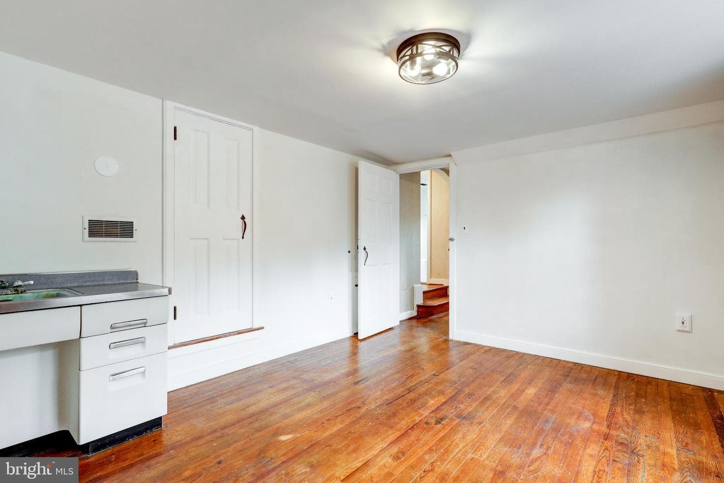 148 E Broad Street photo 24