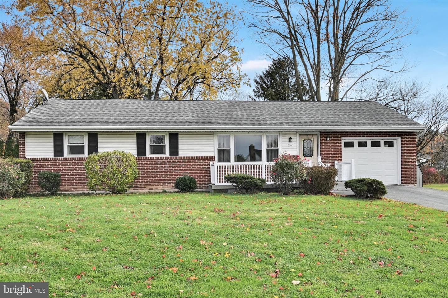 957 Raymee Drive photo 2