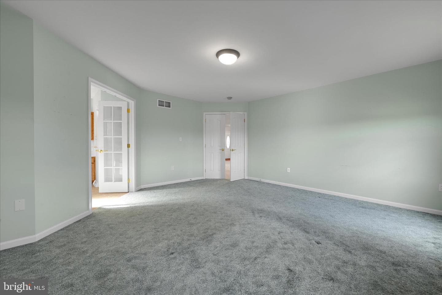 988 Cambridge Drive photo 17