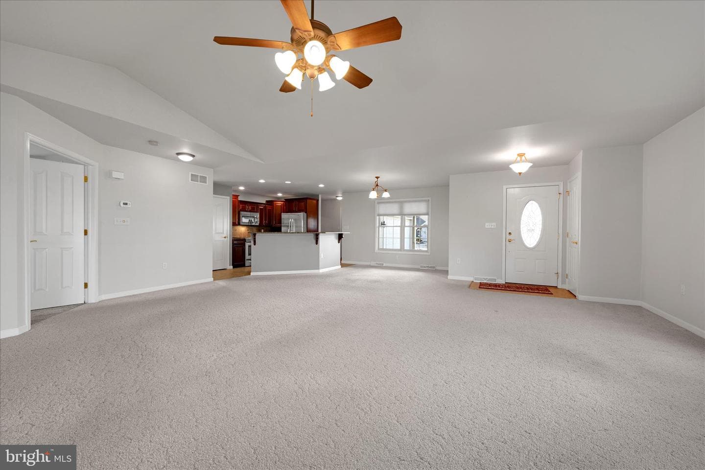988 Cambridge Drive photo 8