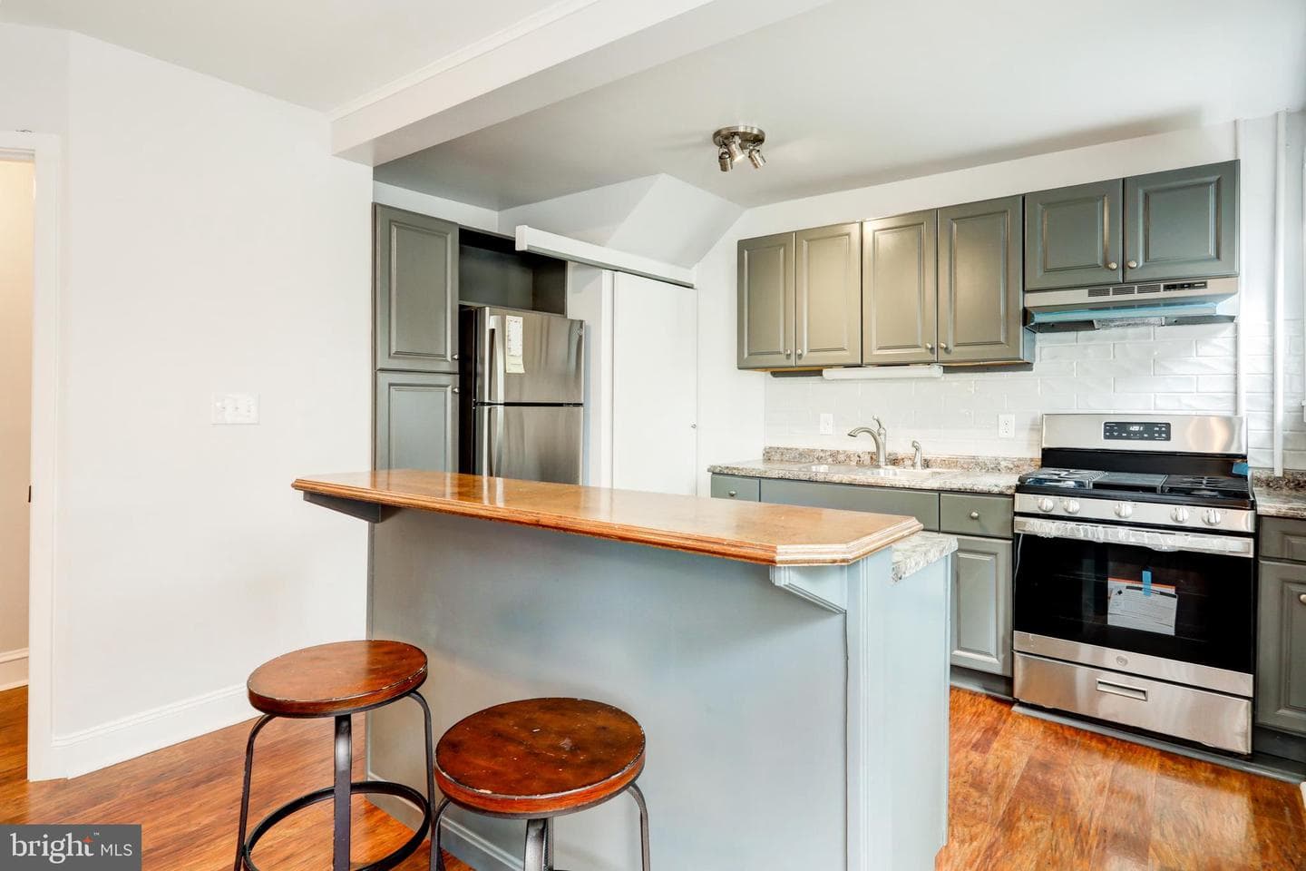 705 N Pine Street photo 3