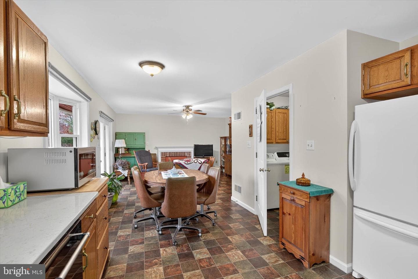 213 E 6th Street photo 16