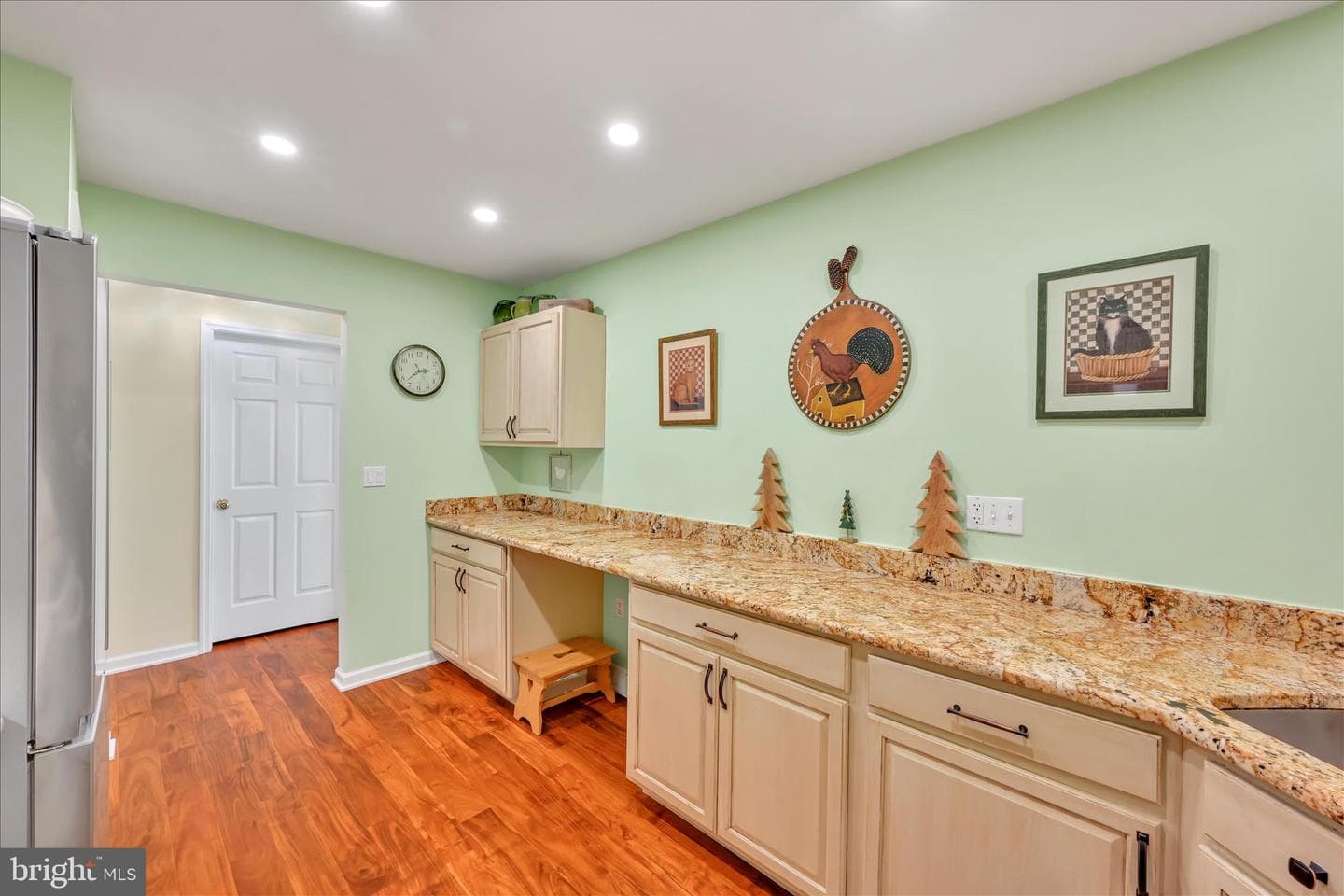 4068 Laurel Lane photo 10