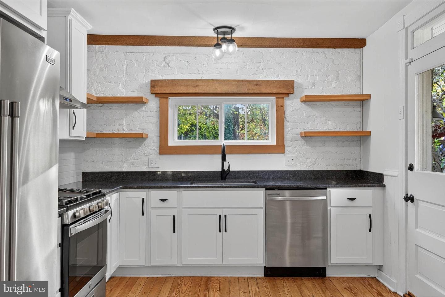 226 E Lemon Street photo 10
