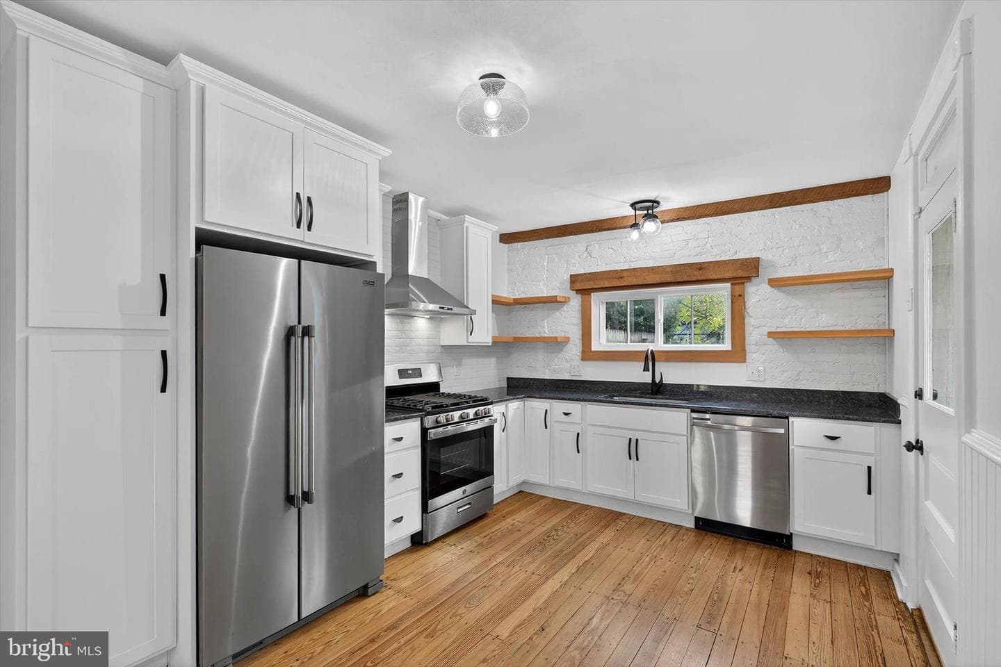 226 E Lemon Street photo 9