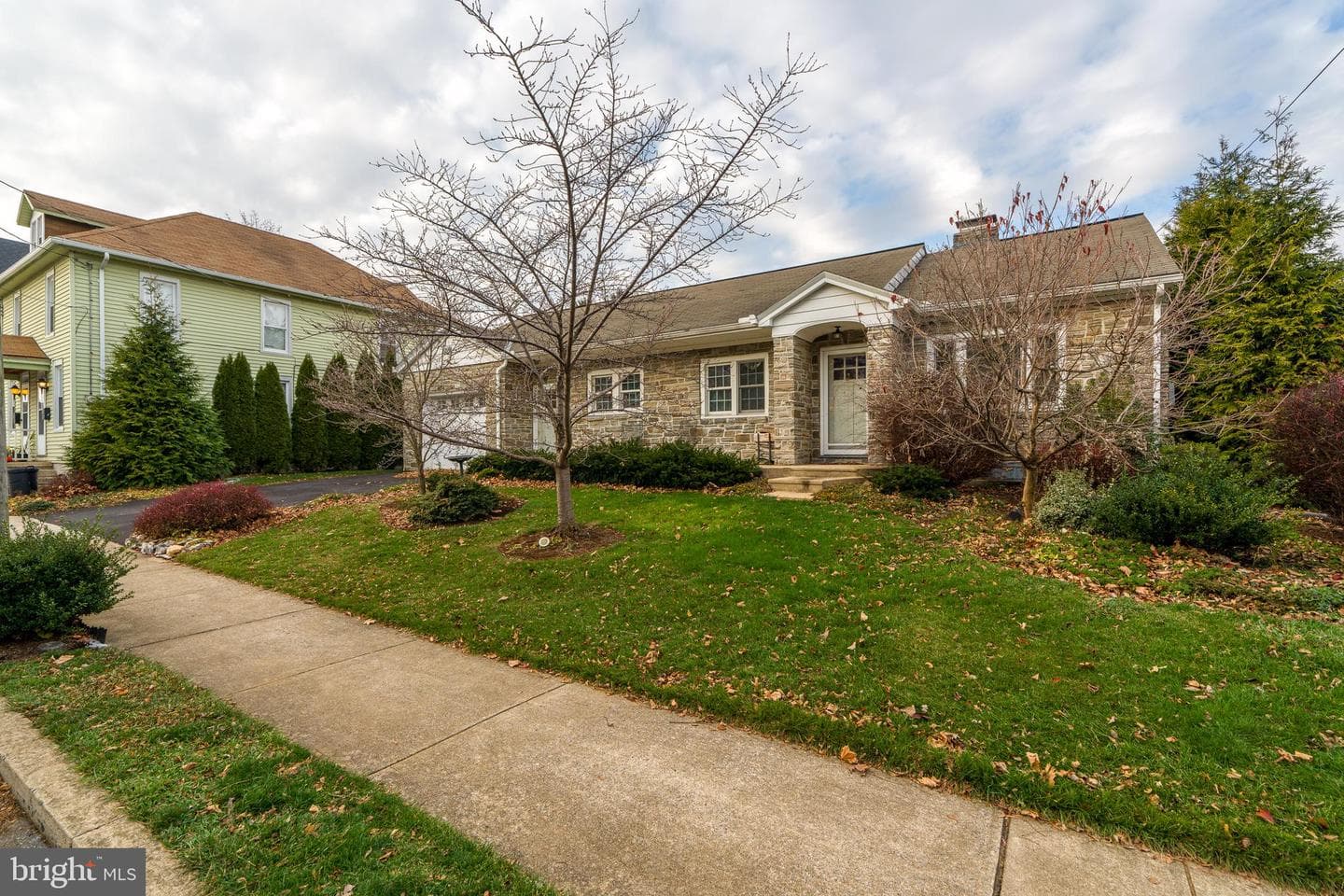 141 E Lincoln Avenue photo 3