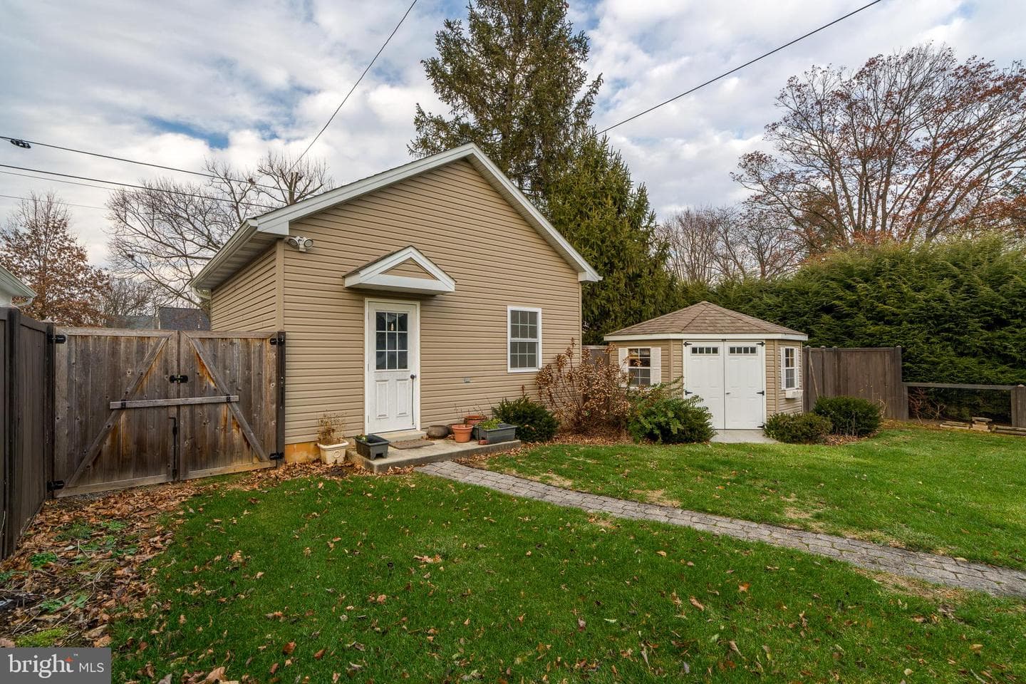 141 E Lincoln Avenue photo 40