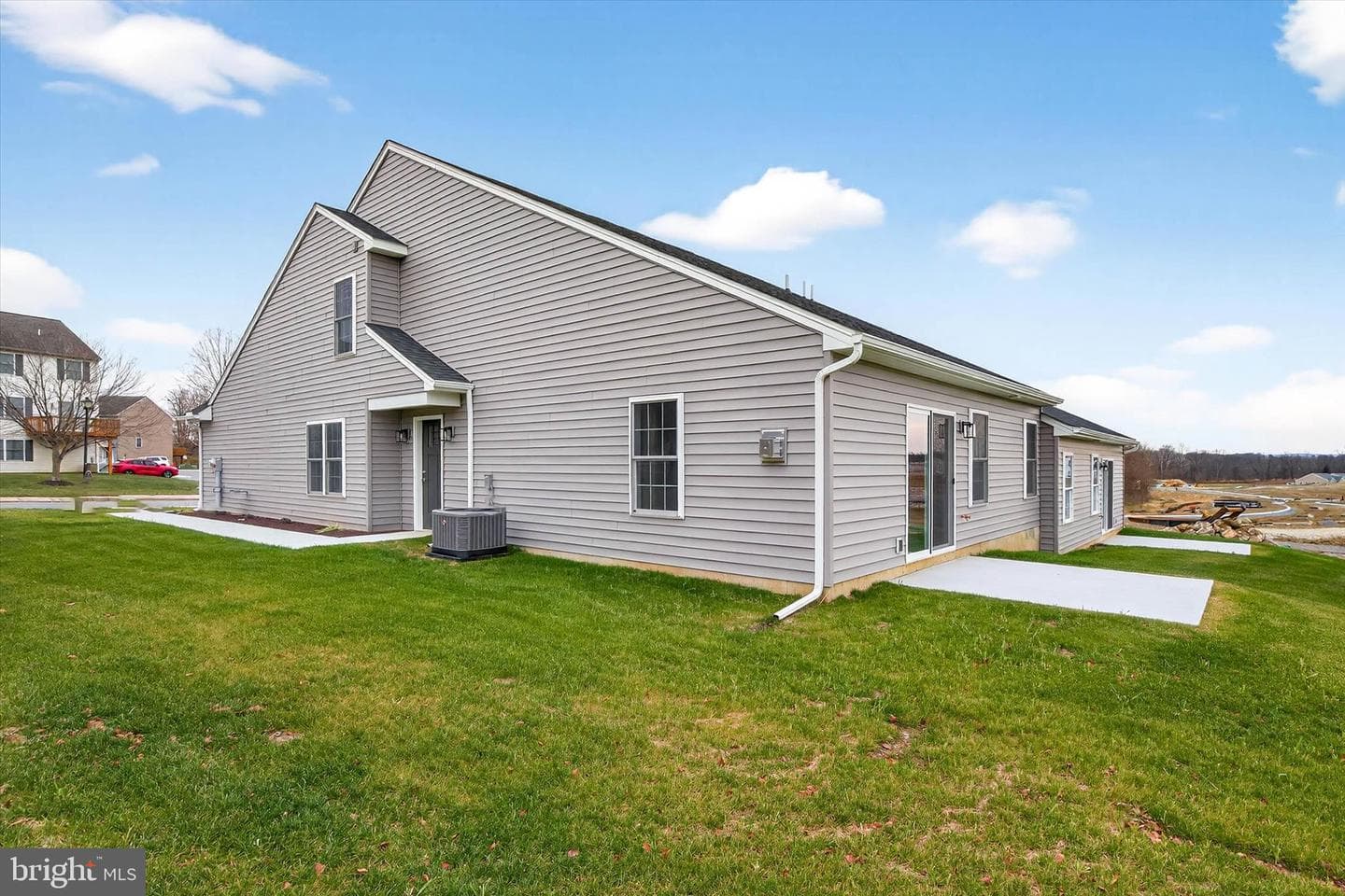 122 Hillard Field photo 43