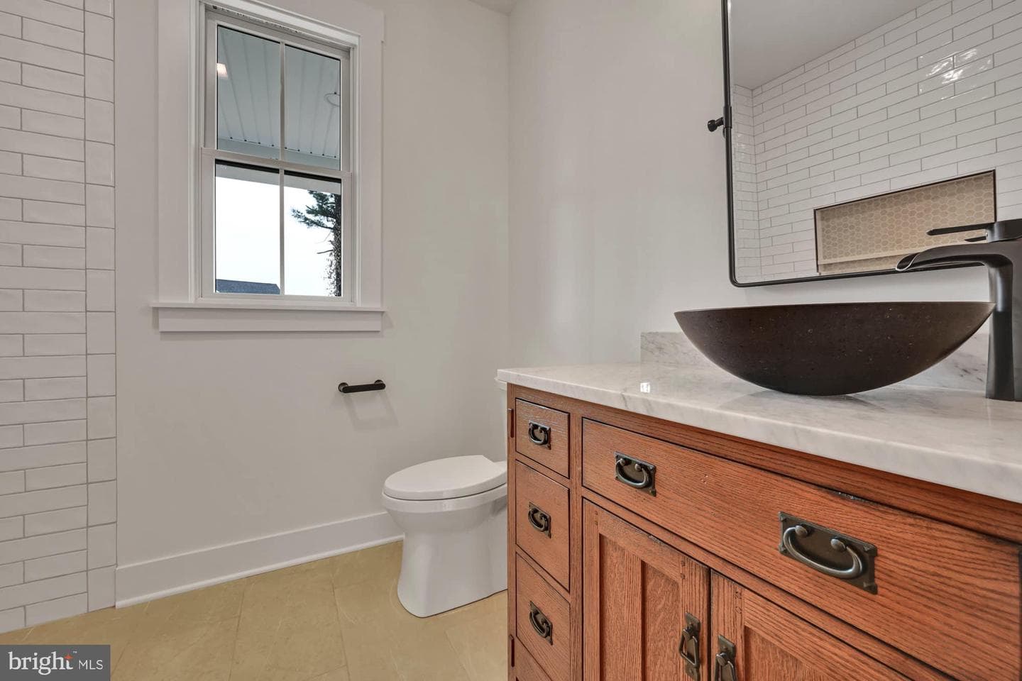76 Long Lane photo 23