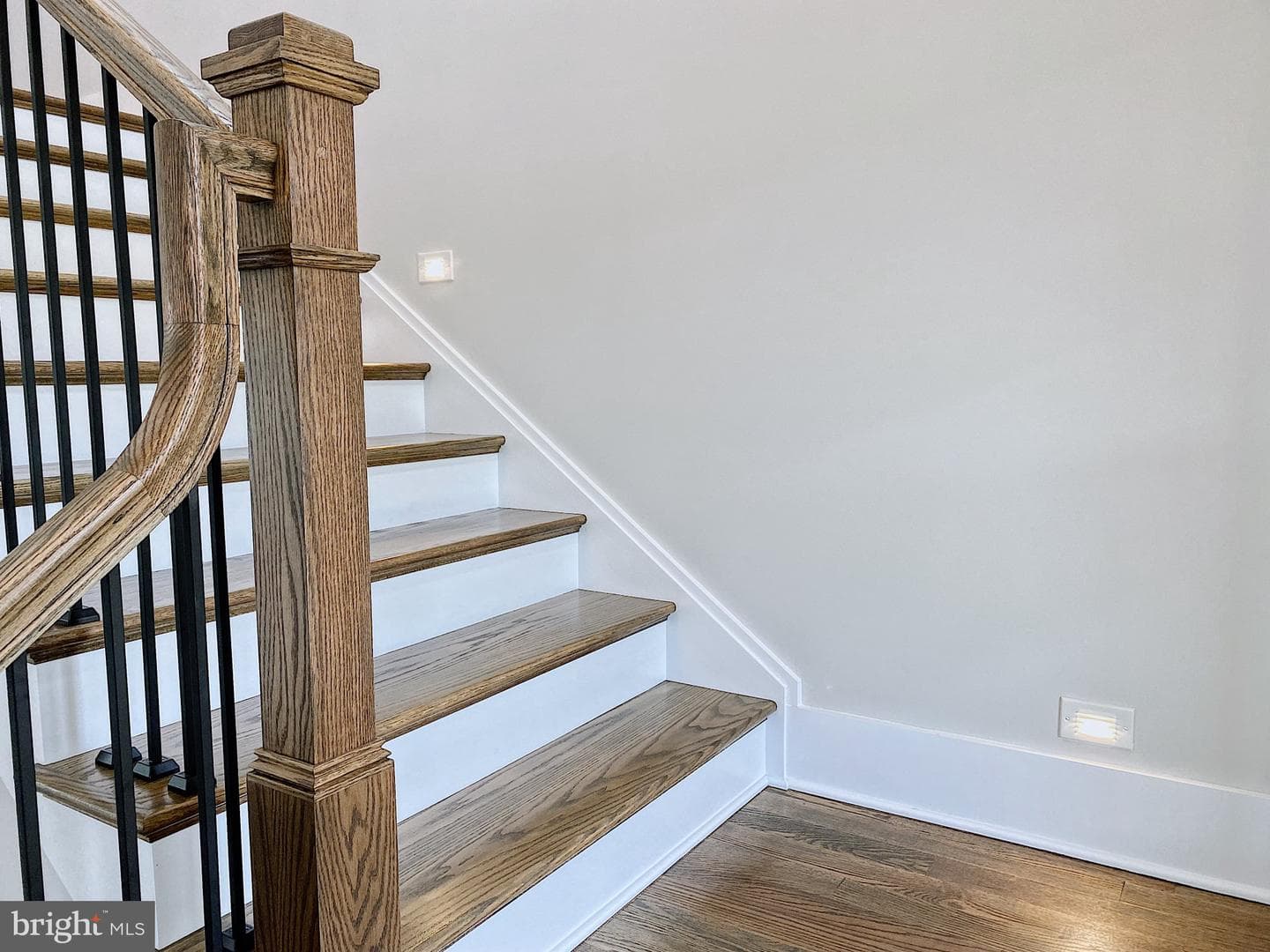 76 Long Lane photo 32