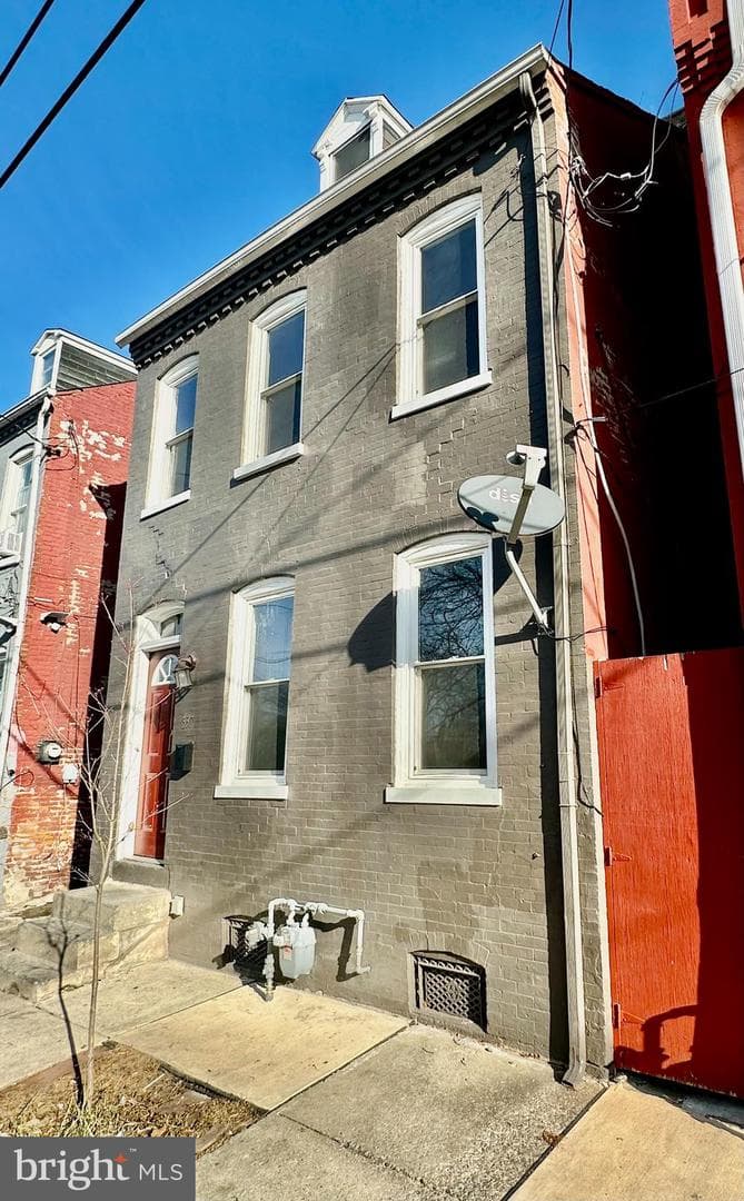 537 S Christian Street photo 2