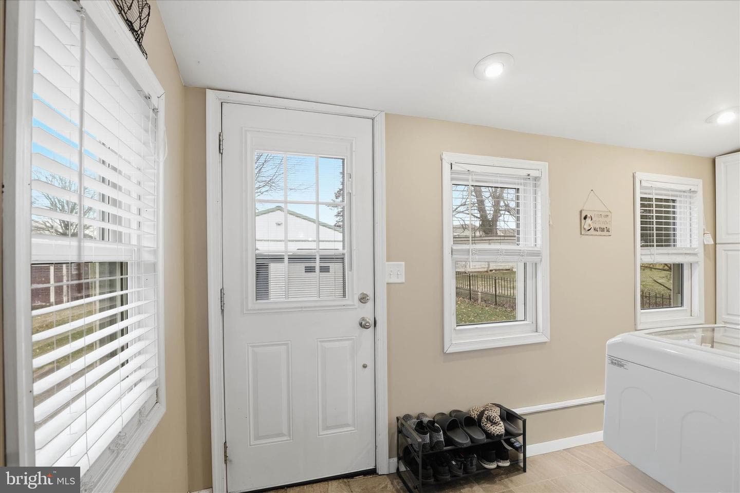 433 Elwyn Terrace photo 27