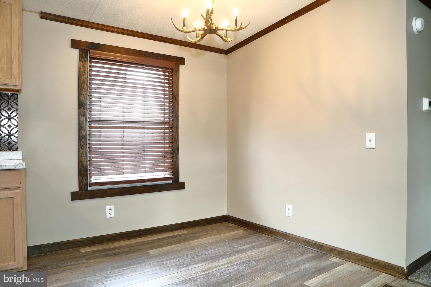 699 Lilac Drive photo 12