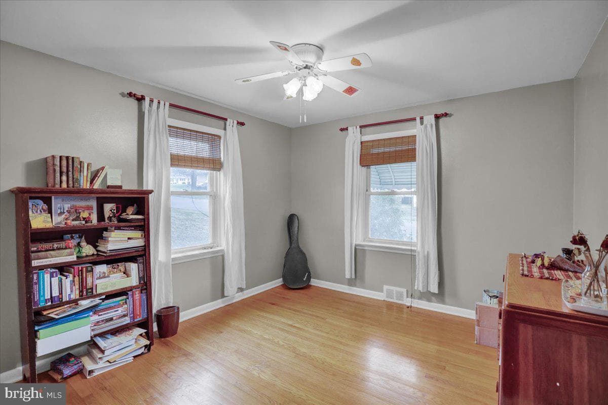 329 Dahlia Road photo 8