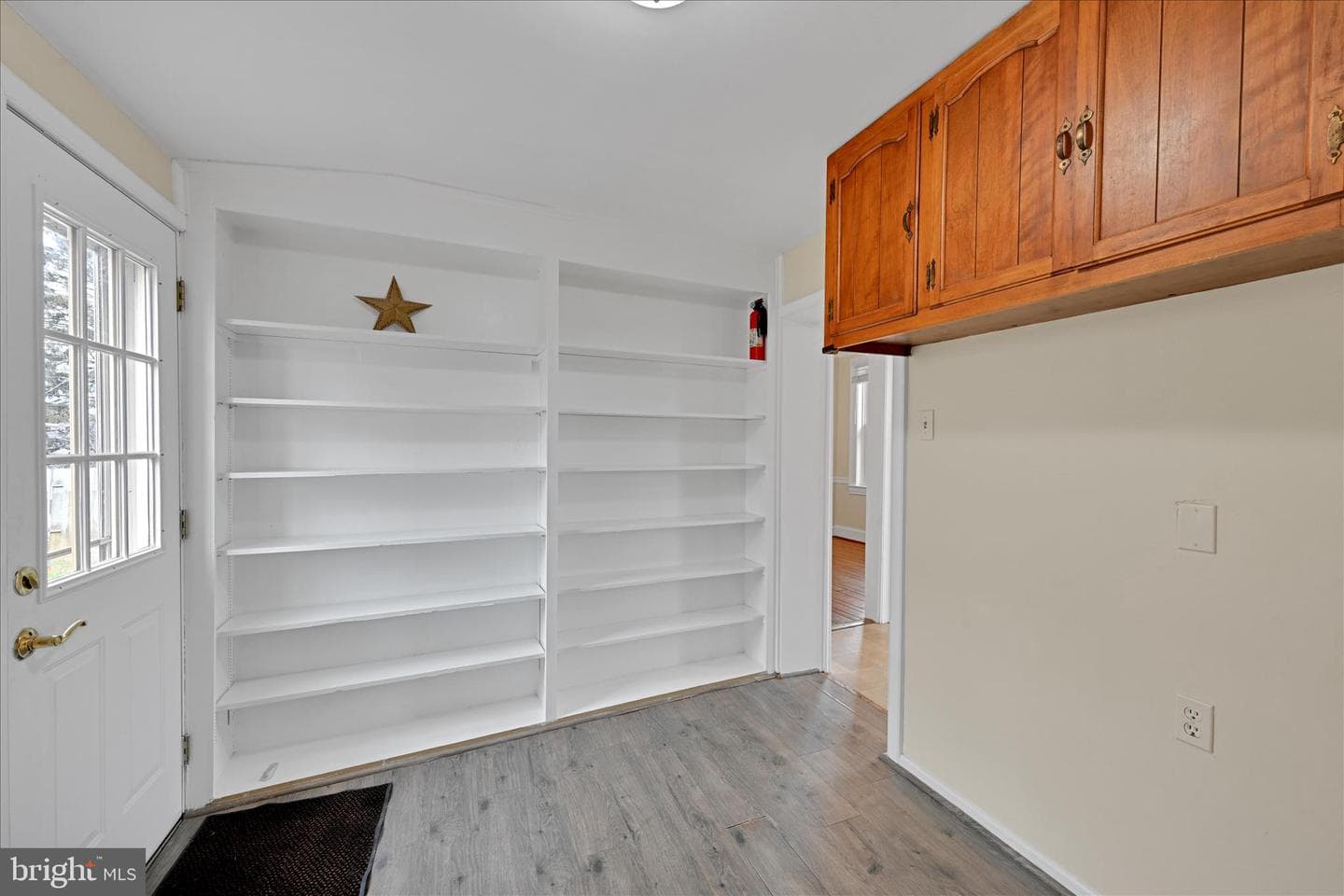240 Laurel Street photo 18