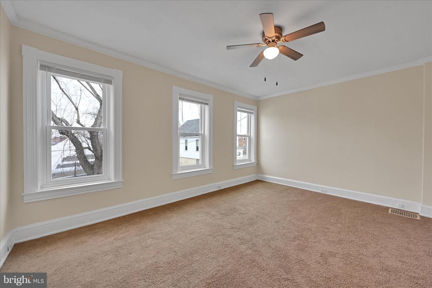 240 Laurel Street photo 19