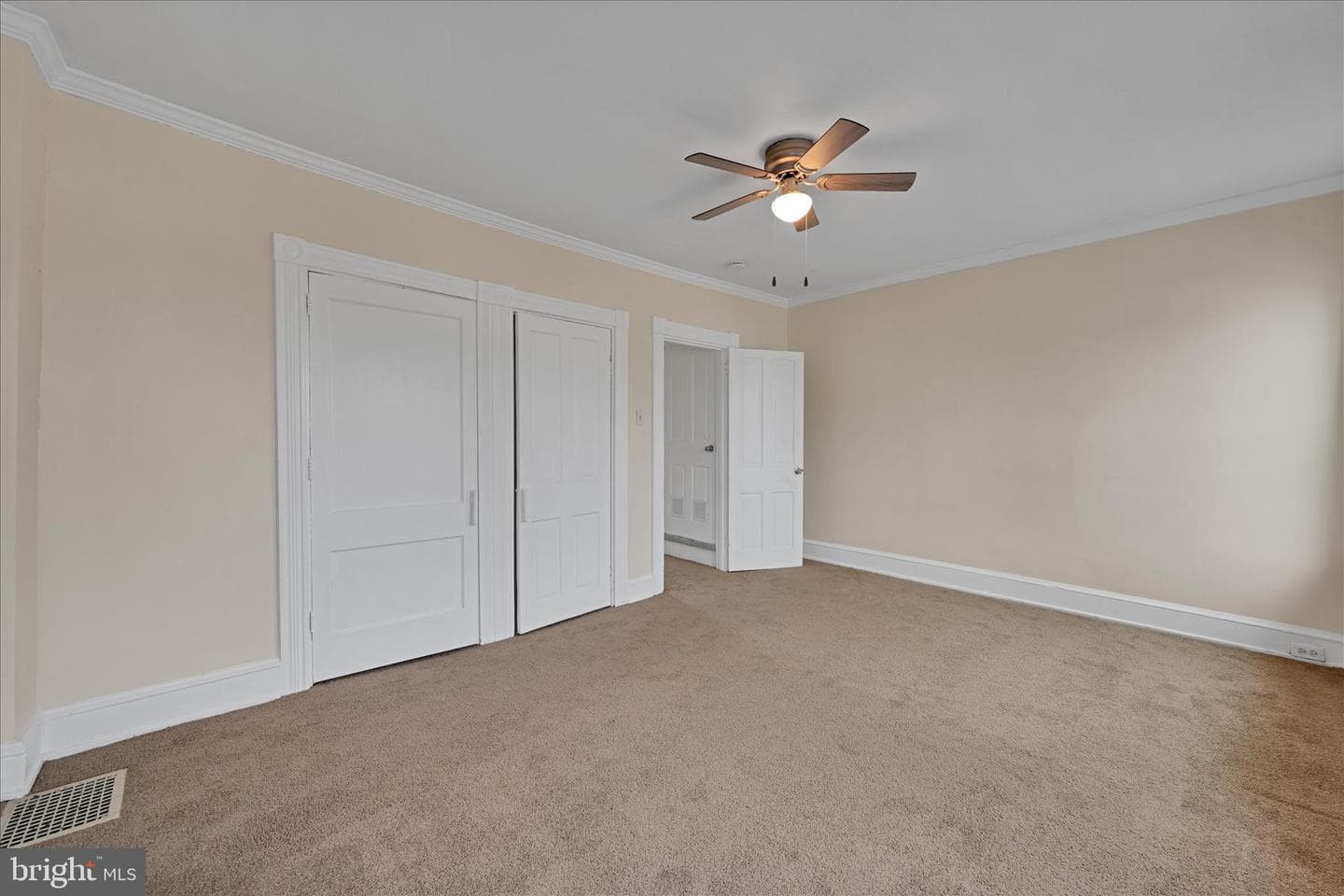 240 Laurel Street photo 20